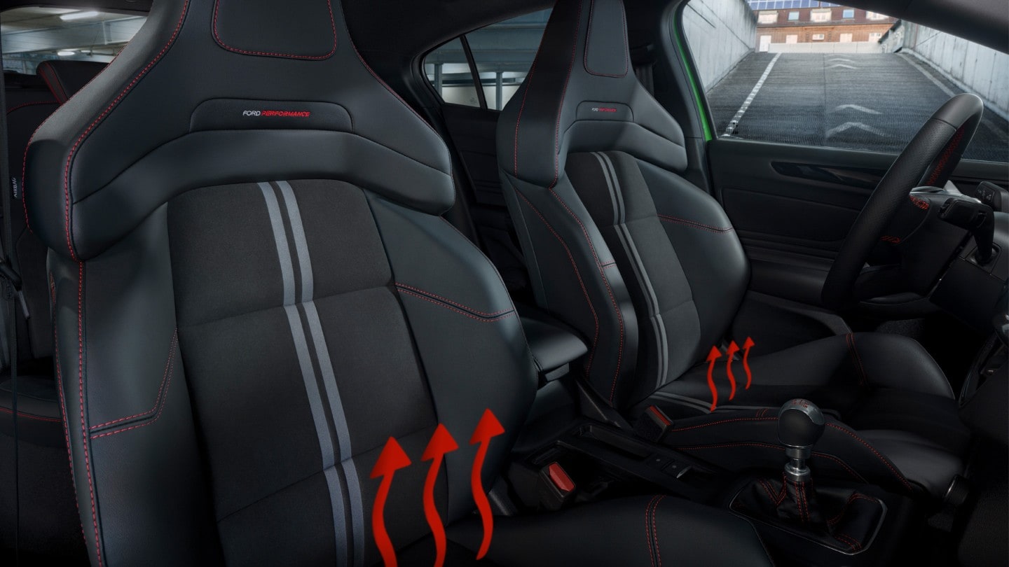 Ford Focus ST – sièges et volant chauffants.