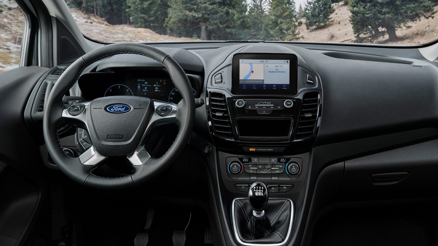 Ford Transit Connect Active, vue intérieure avec détails du volant et des commandes