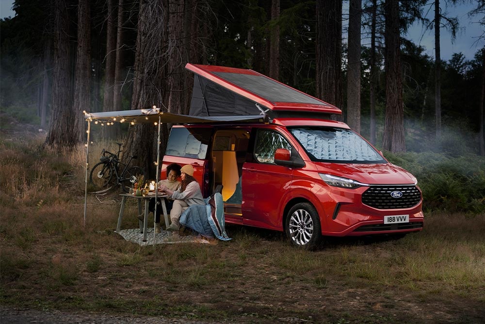 Équipement de camping de série pour le Ford Nugget.