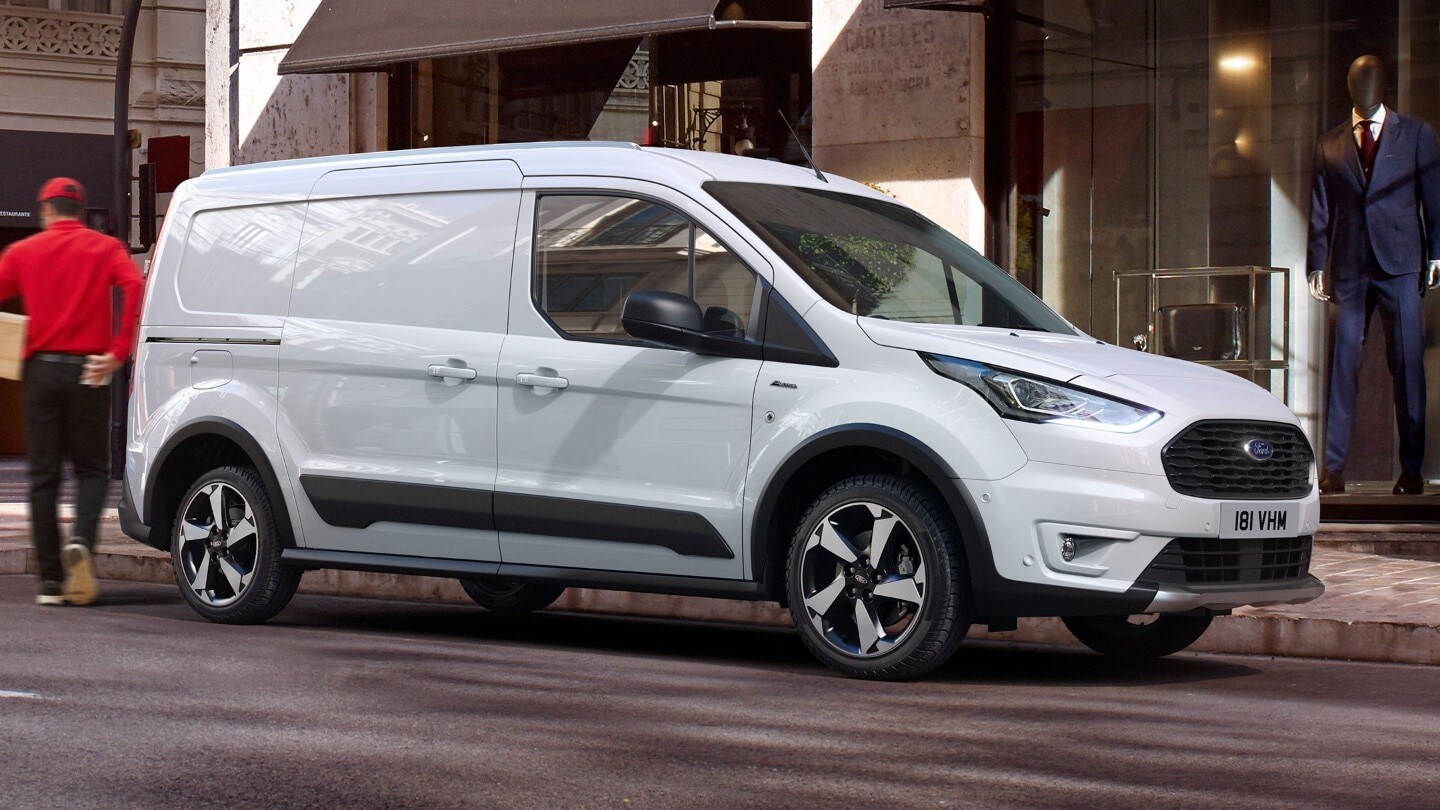 Fourgon Ford blanc