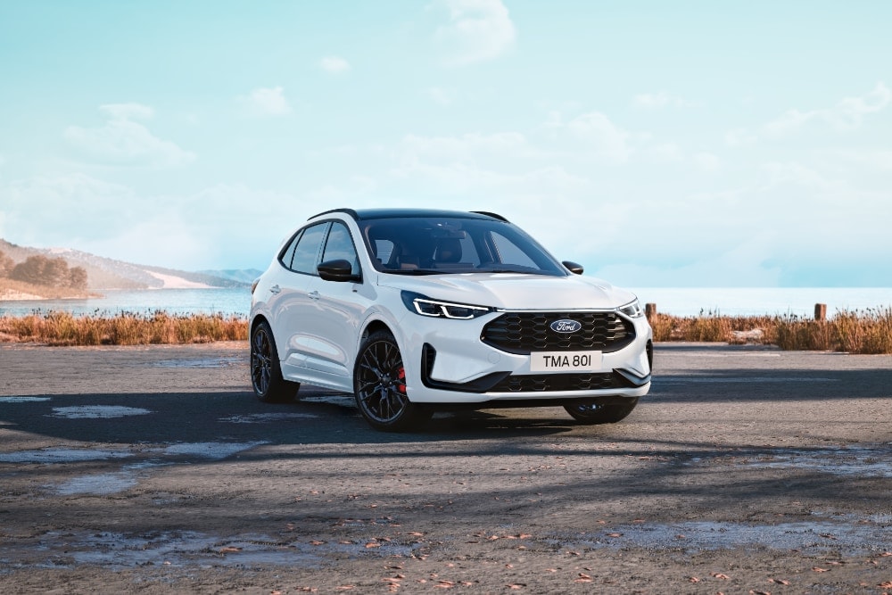 Un Kuga White Edition sur la route.