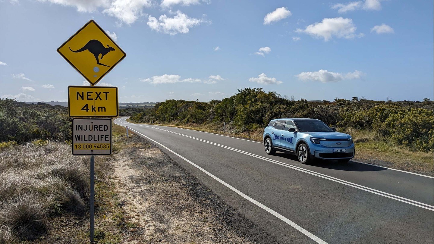 Lexie et l’Explorer® le long de la Great Ocean Road.