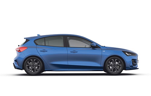 Une Ford Focus Mild Hybrid bleue.