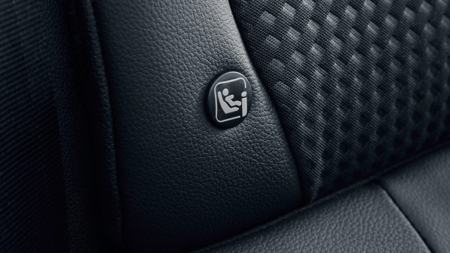 Ford Puma. Vue détaillée du logo ISOFIX sur le siège auto