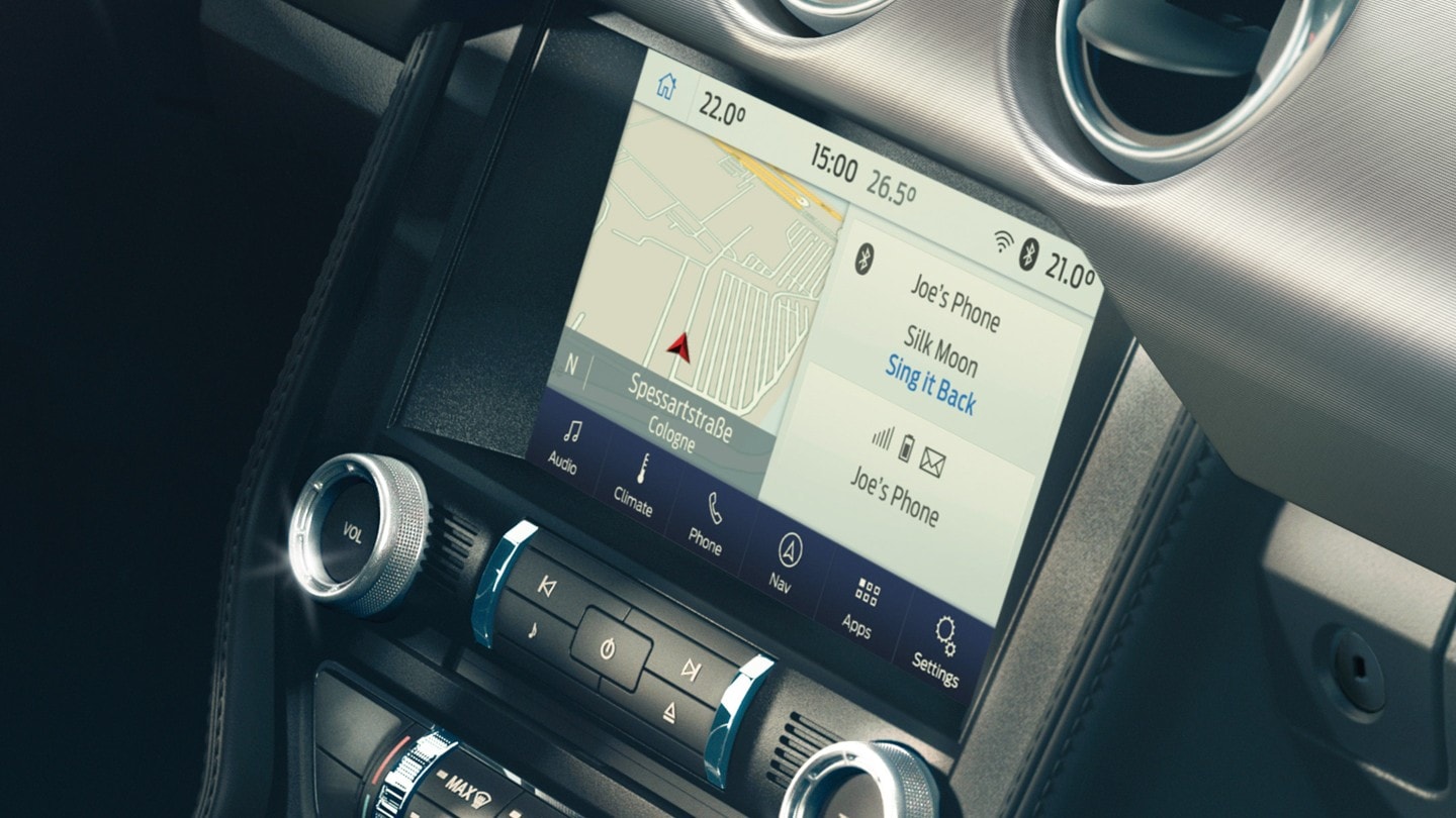 Ford Mustang. Vue détaillée de l’affichage du menu avec système de navigation actif
