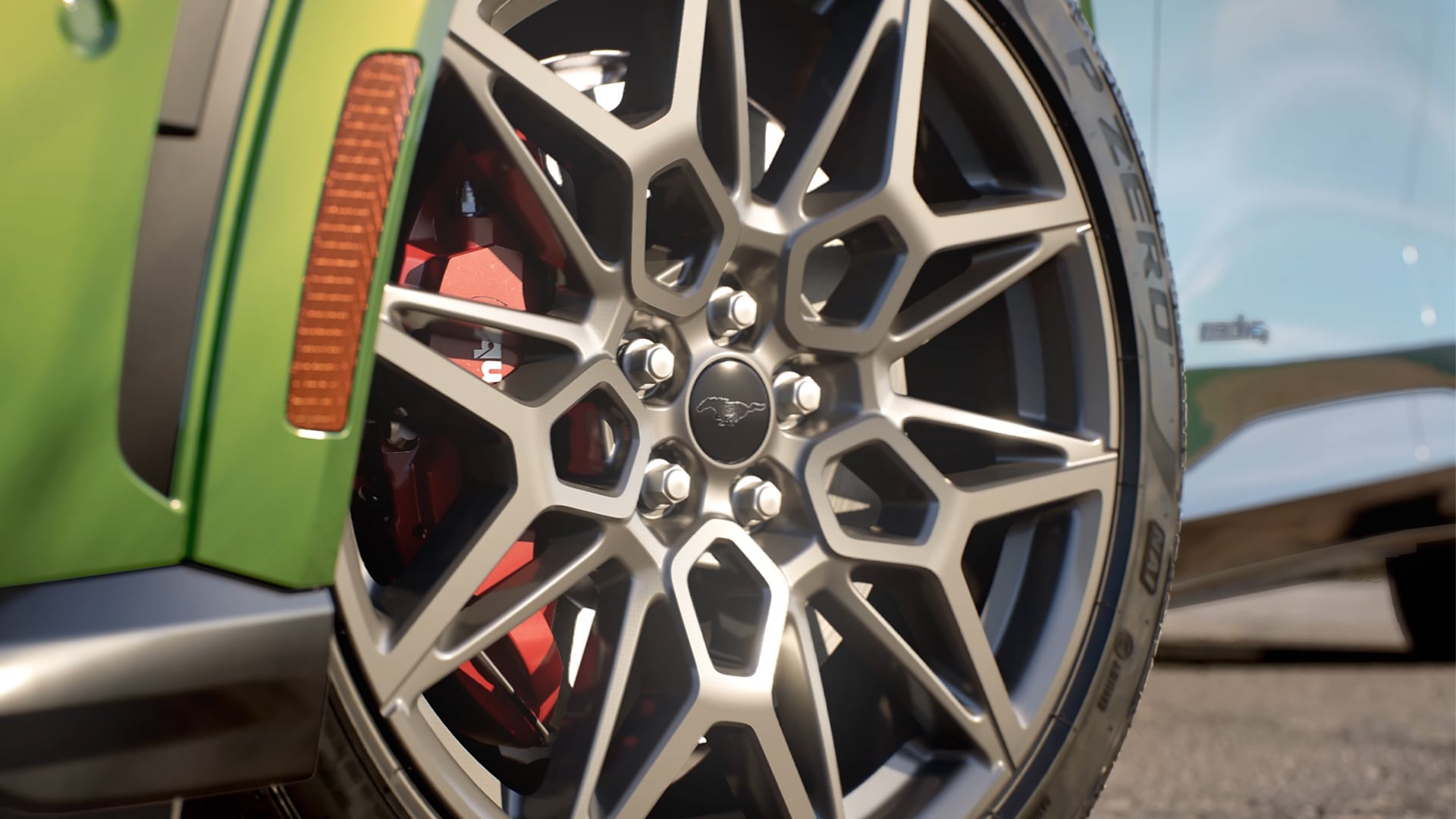 Gros plan sur la Ford Mustang Mach-E avec ses jantes en aluminium coulé de 20 pouces de couleur Carbon Grey.