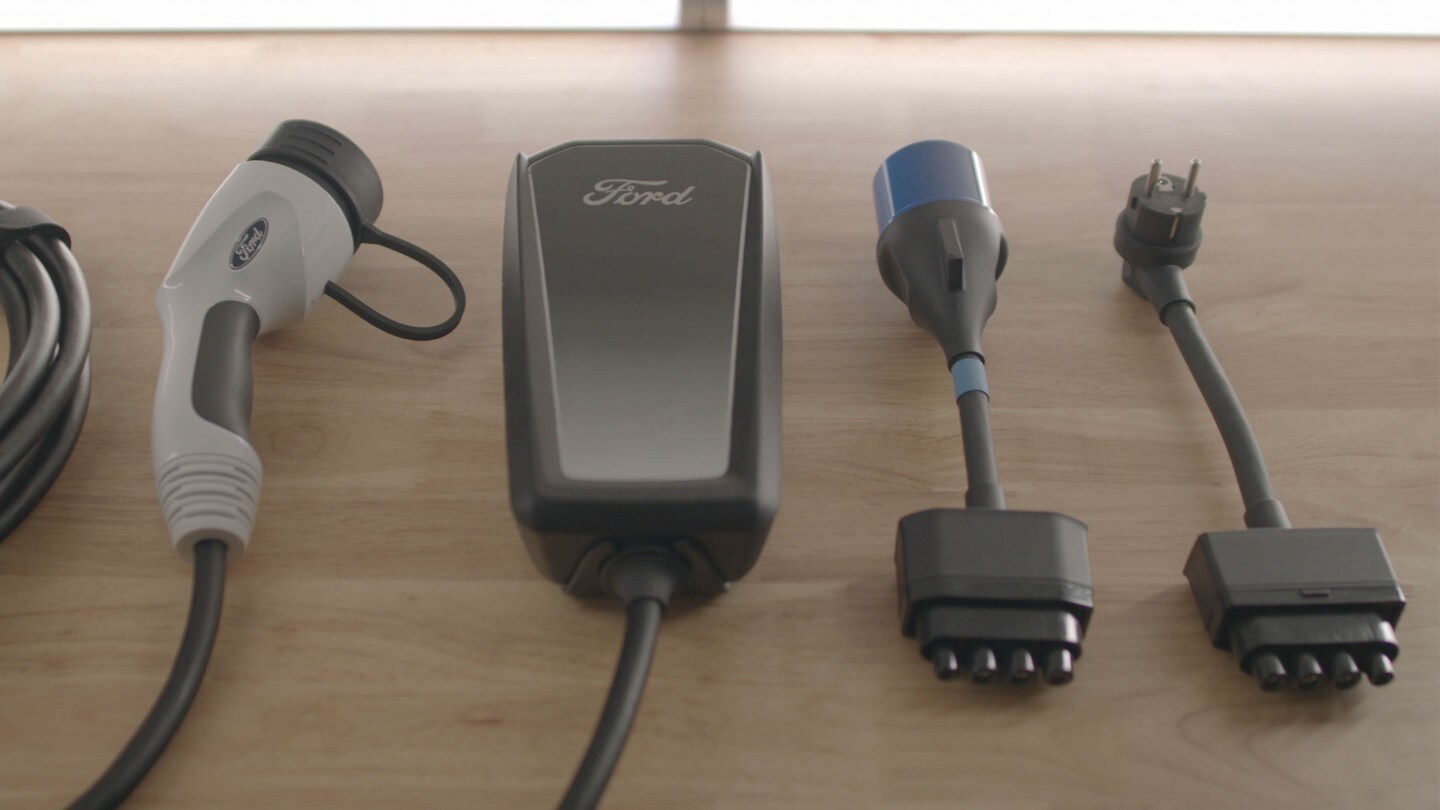 Câble de chargement universel pour la prise domestique