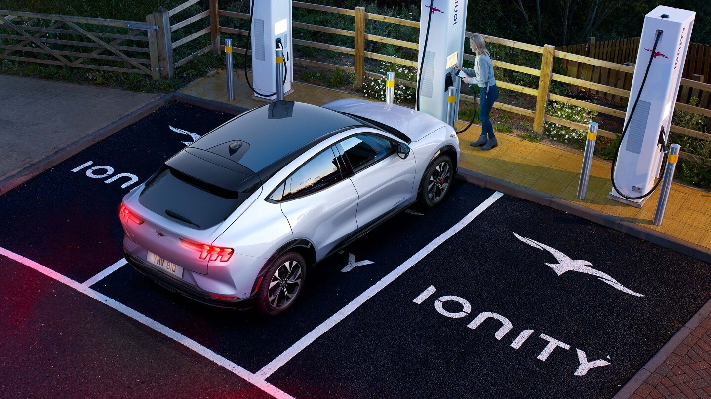 Ford Explorer hybride rechargeable: recharge publique