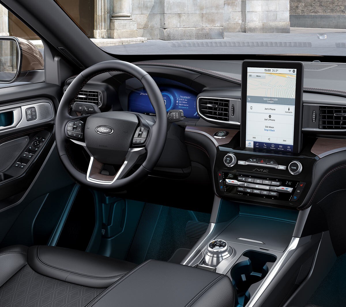 Ford Explorer Plug-In Hybrid. Intérieur, vue détaillée du volant et de la console centrale avec écran tactile