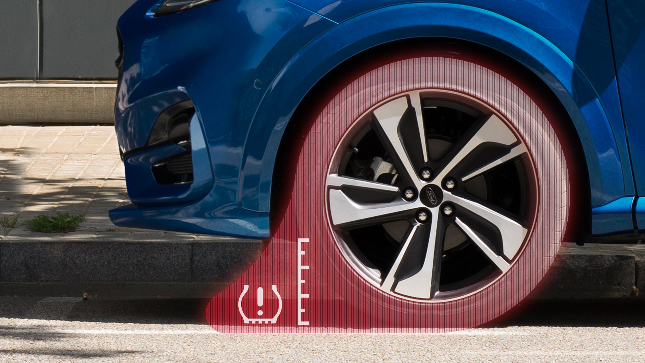 Le Ford Puma, vue détaillée un pneu coloré en rouge avec une graduation à côté et l'icône du contrôle de la pression des pneus