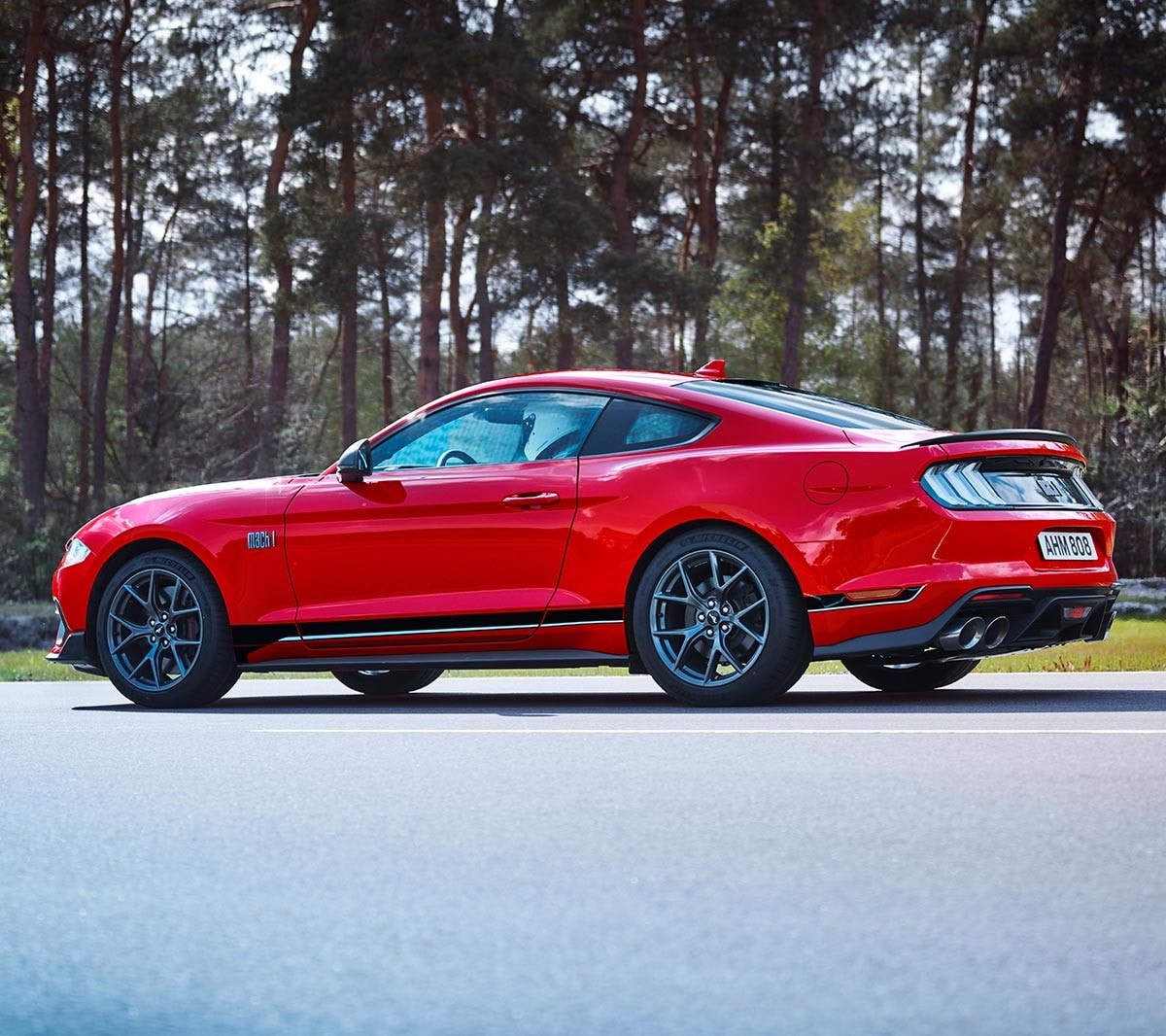 Ford Mustang Mach 1 rouge