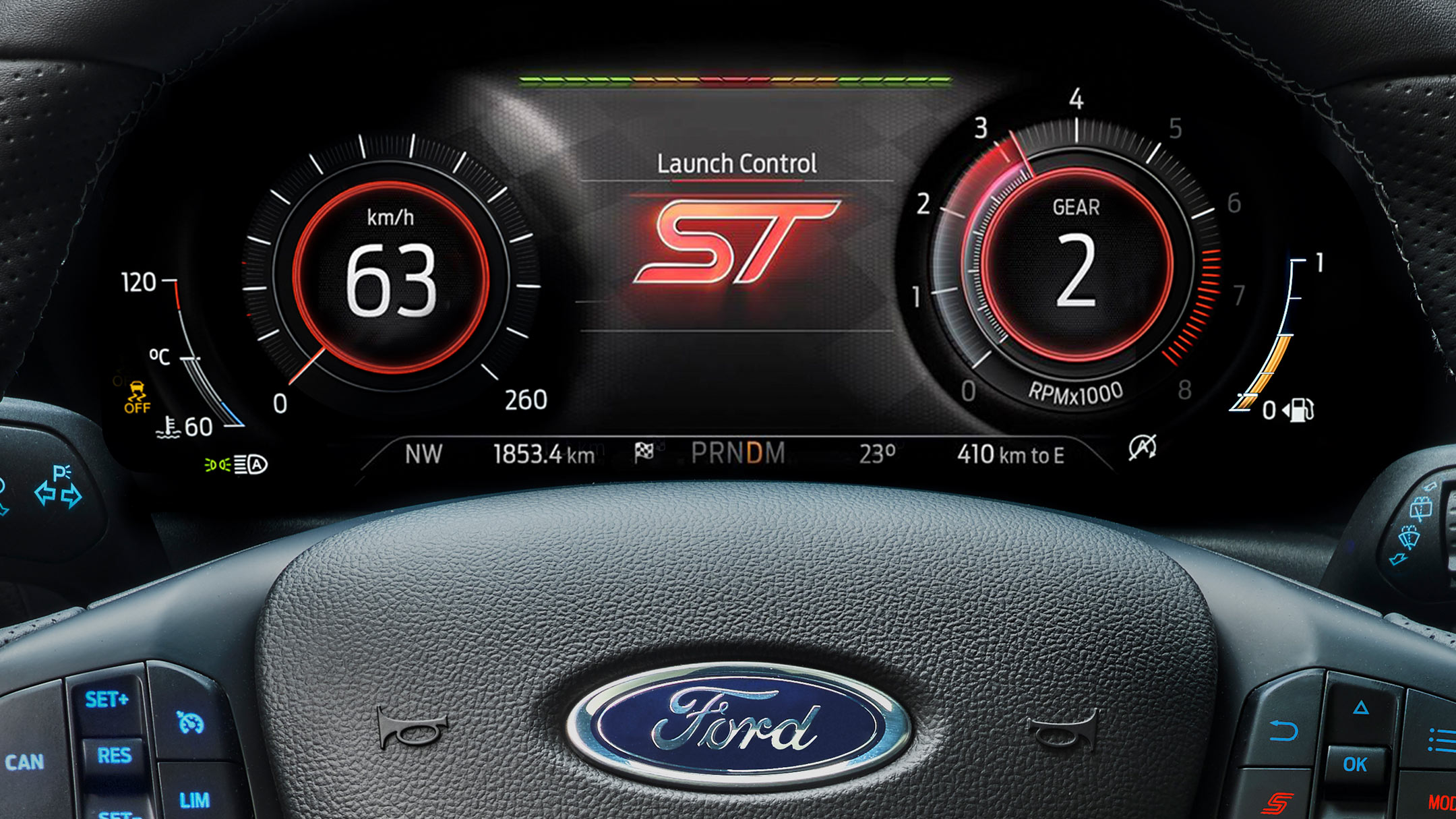 Ford Fiesta ST. Vue intérieure du poste de conduite, avec tableau de bord numérique.