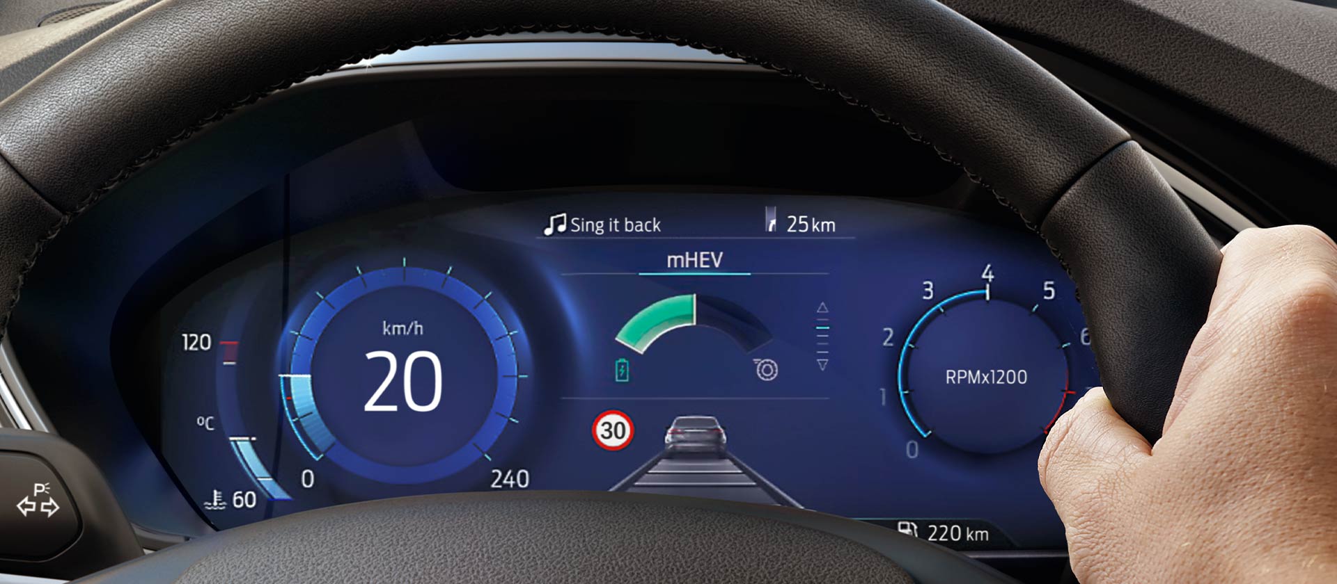 Gros plan sur le combiné 12.3 pouces avec affichage d’informations dans la Ford Focus.