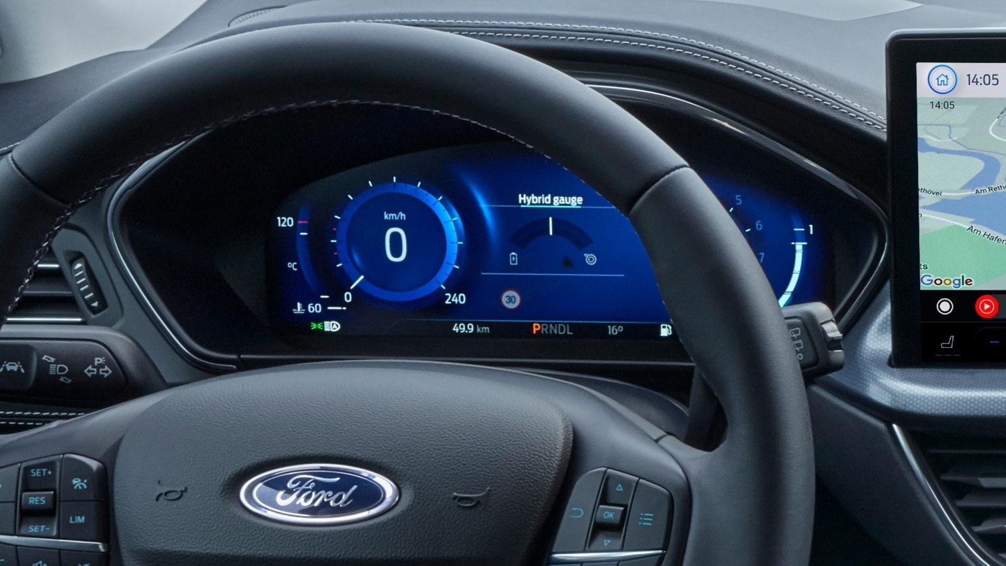 Ford Focus. Vue intérieure sur le volant et le tableau de bord numérique.