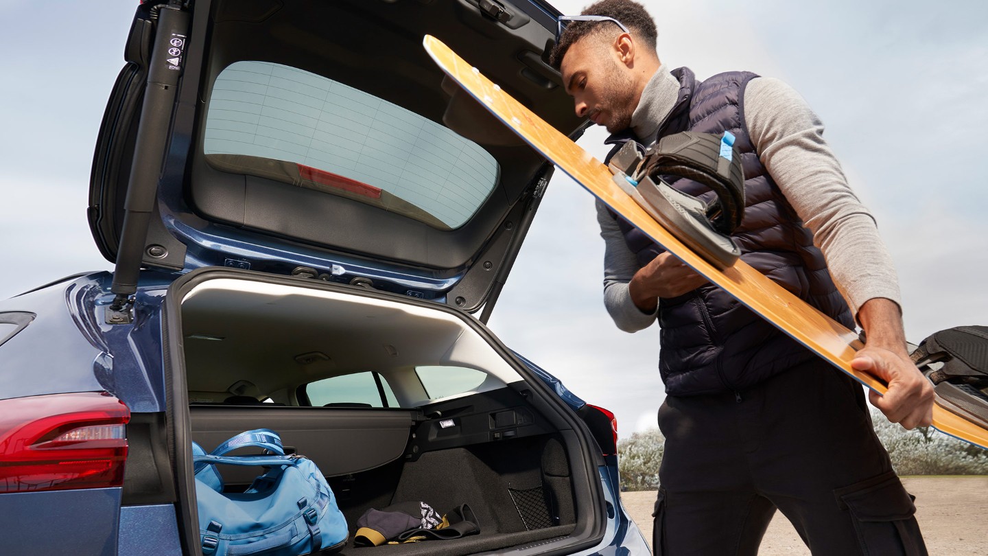 Ford Focus, hayon commandé par capteur.