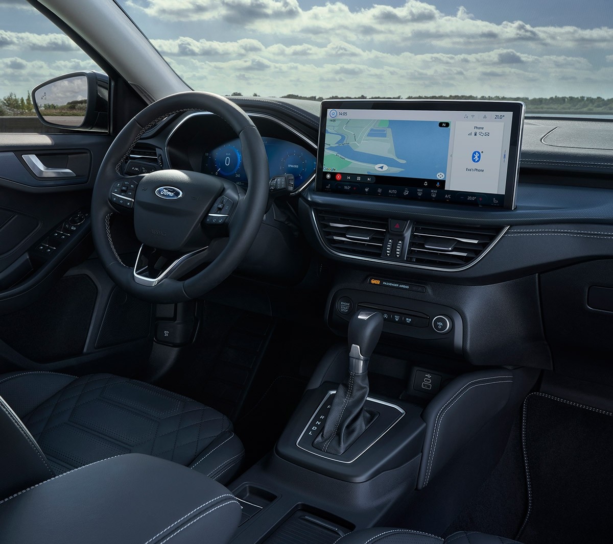 Ford Focus Active. Vue intérieure du cockpit avec volant, pommeau de levier de vitesses et Ford SYNC 4.