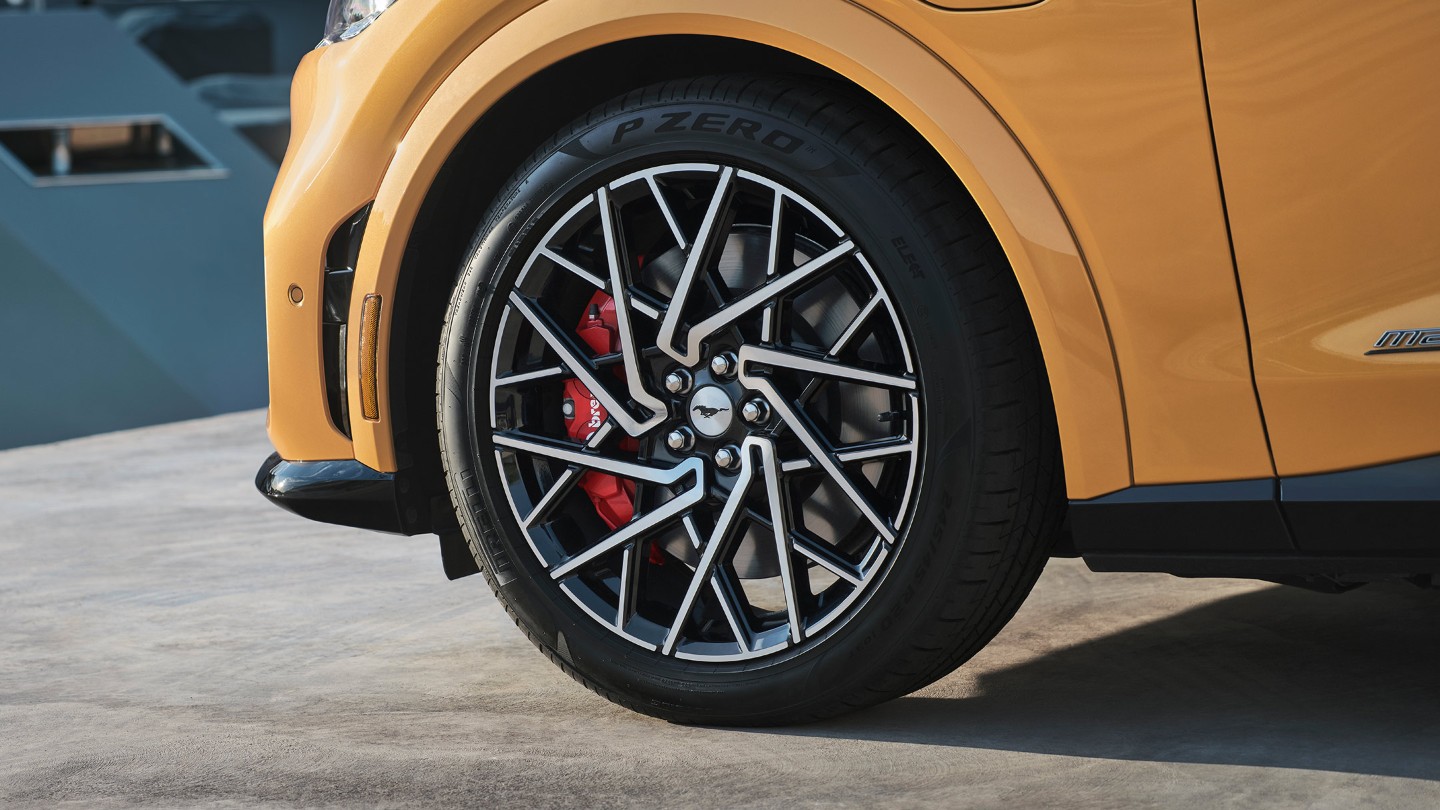 Ford Mustang Mach-E GT roue en alliage close up