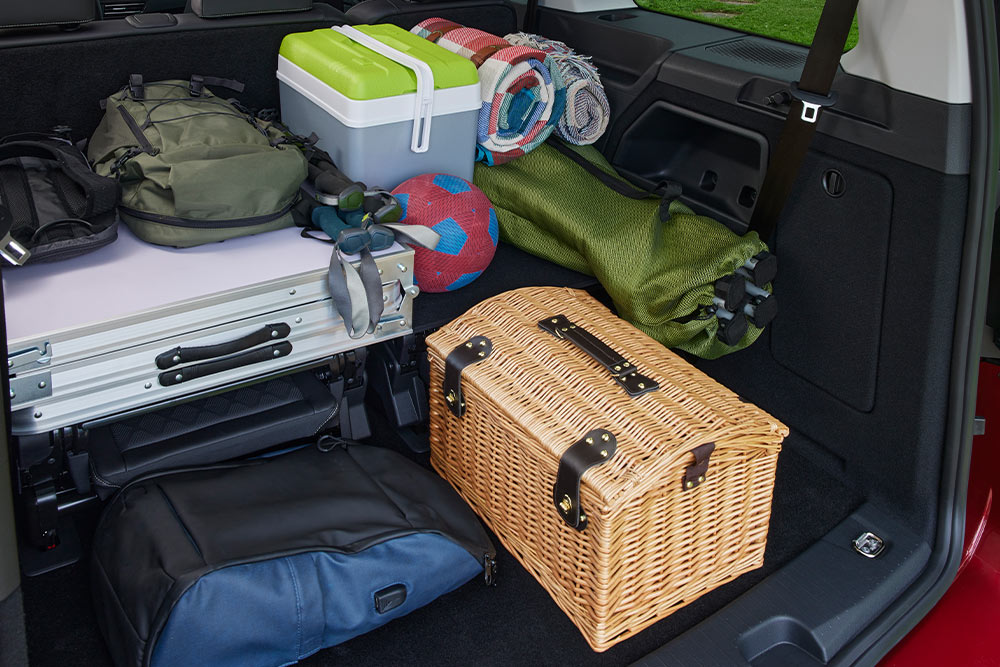 Ford Tourneo Connect: vue depuis l’arrière sur le coffre chargé