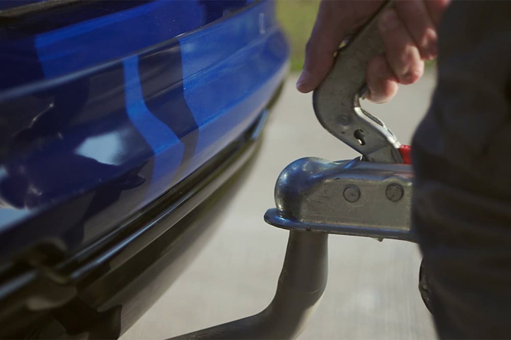 Ford Tourneo Connect: le crochet d’attelage en détail