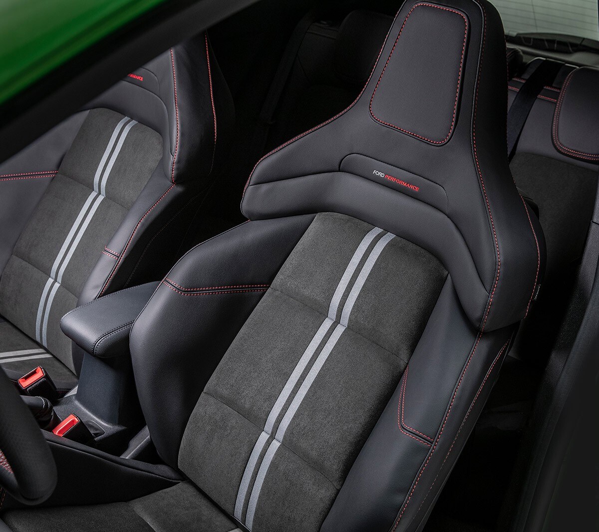 Ford Fiesta ST. Habitacle avec vue sur les sièges Sport Ford Performance.
