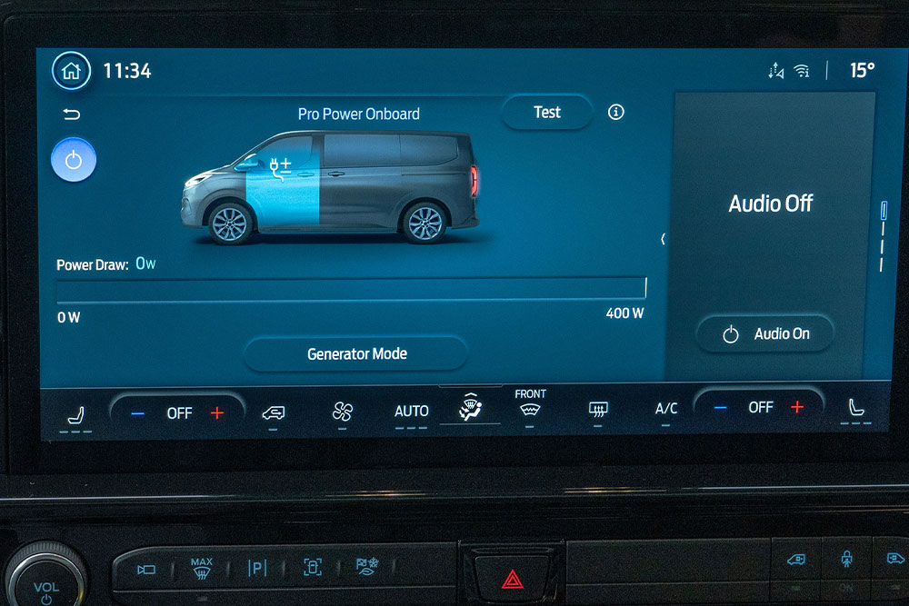 L'écran du tableau de bord de la Ford E-Tourneo Custom affiche le système Pro Power Onboard permettant de contrôler la puissance