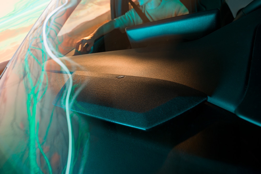 Gros plan sur un haut-parleur du système audio B&O dans l’habitacle du Ford Kuga Sound Edition.