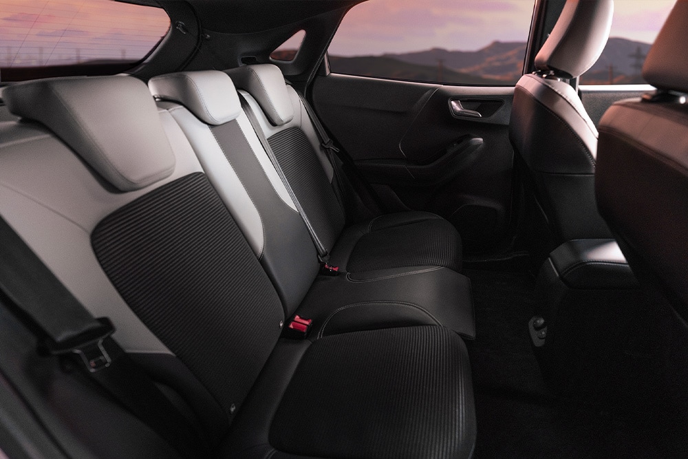 Gros plan sur les sièges arrière du Ford Puma Sound Edition avec housse exclusive.