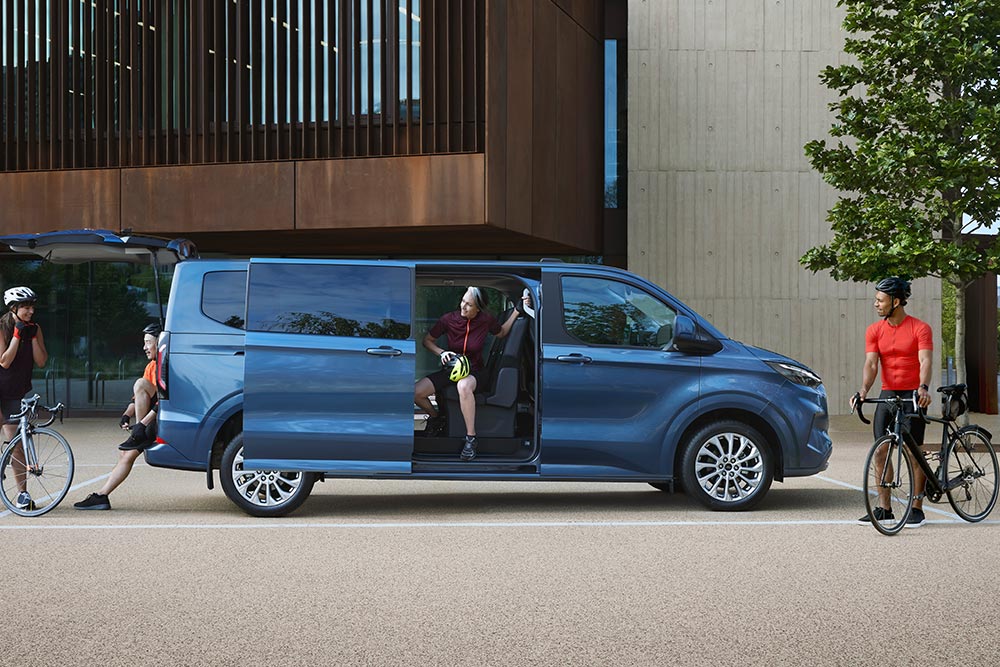 Vue latérale du nouveau Tourneo Custom