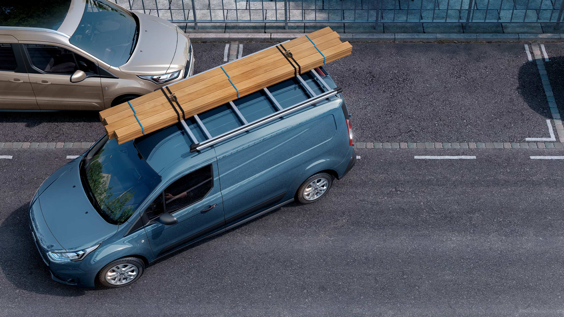 Ford Transit Connect couleur bleue Vue aérienne d’une manœuvre de stationnement avec l’Active Park Assist