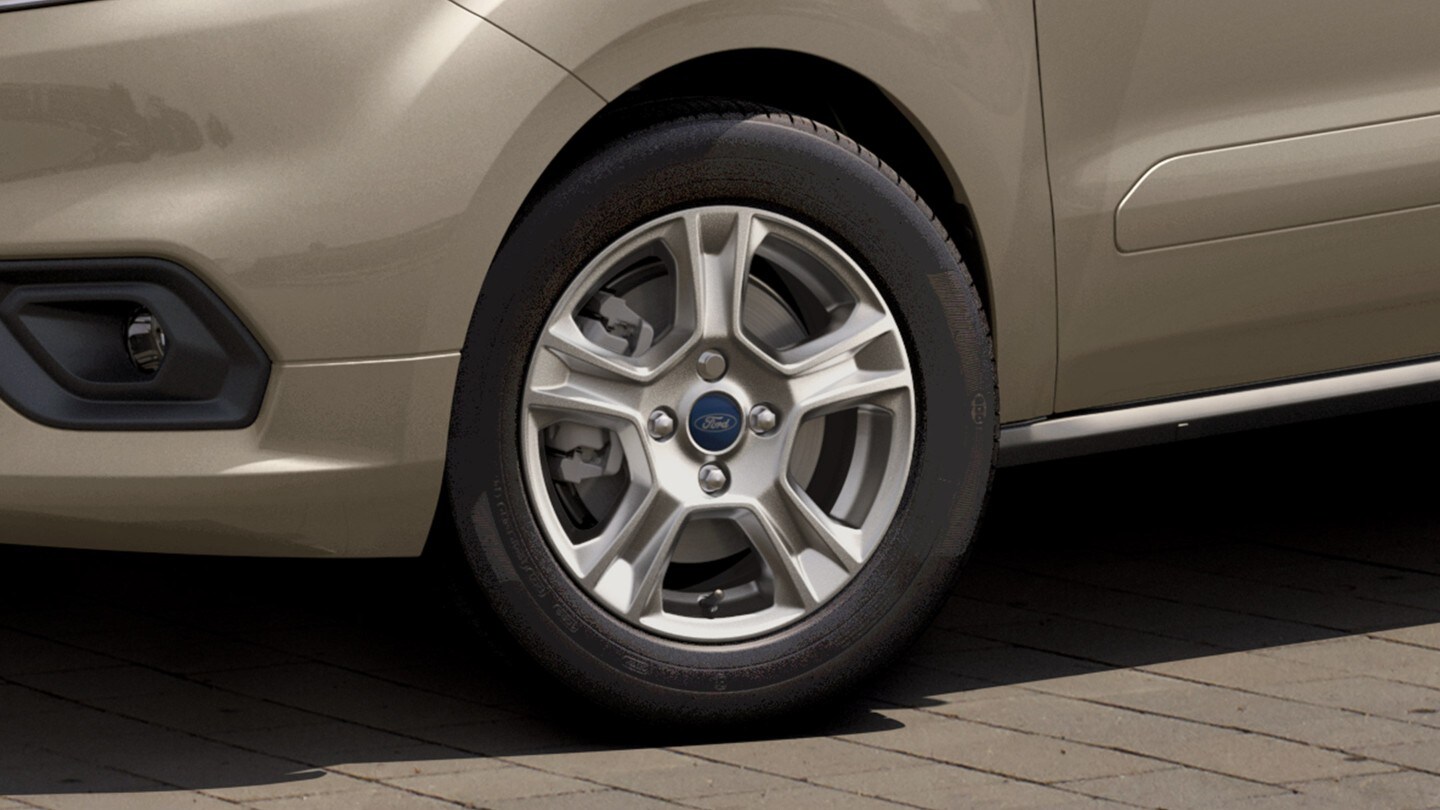 Ford Transit Courier, vue sur une roue en détail