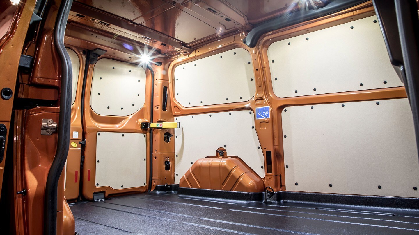 Ford Transit Custom, vue de l’espace de chargement en détail