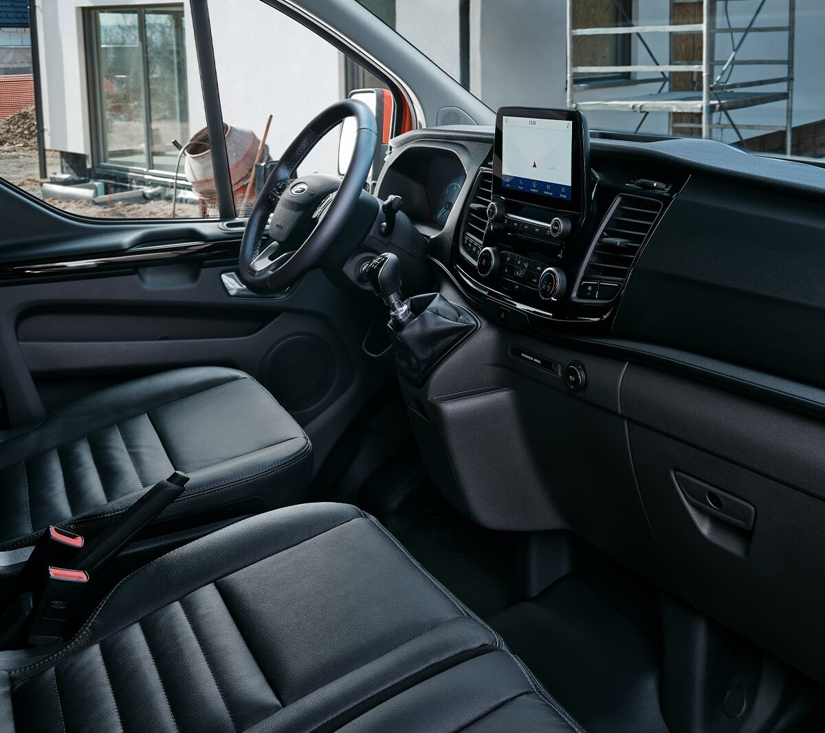 Ford Transit Custom. Vue de l'espace intérieur depuis le côté passager avant 