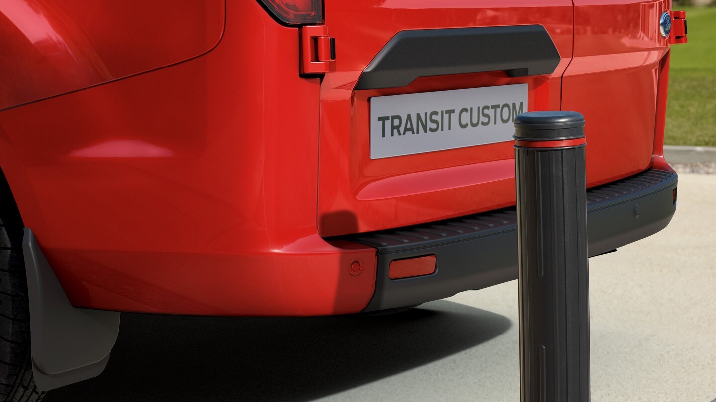Ford Transit Custom couleur bleue, vue arrière avec poteau