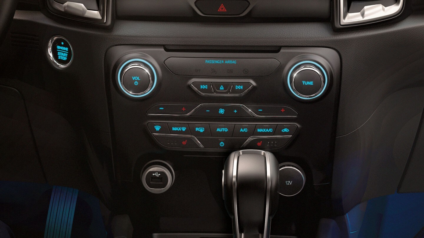 Habitacle du Ford Ranger, vue détaillée de la climatisation