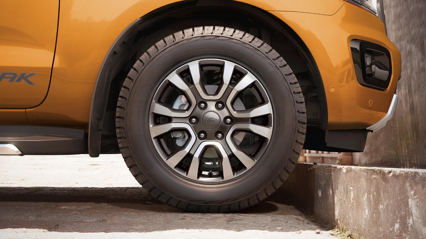 Ford Ranger Orange, vue détaillée de la jante en alliage léger