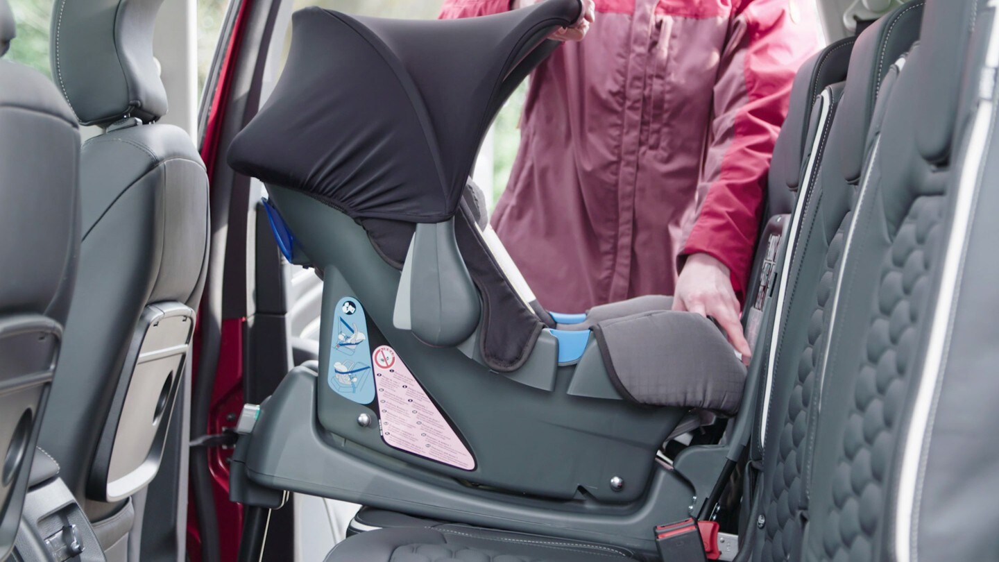 Vue détaillée du siège enfant sur le côté