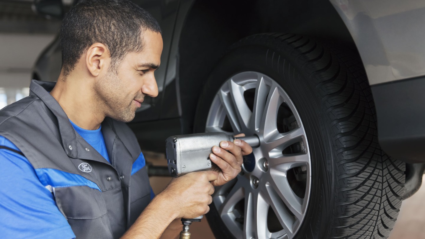 Collaborateurs Ford Partner, détails du changement de pneus