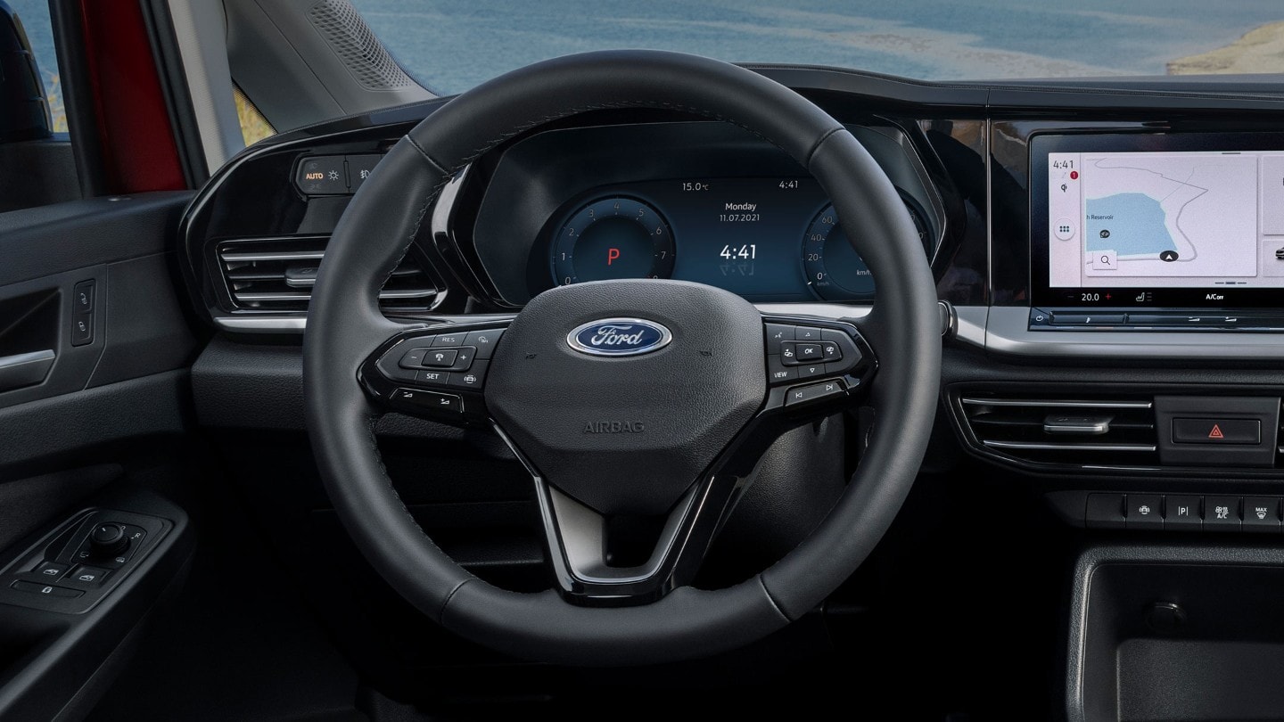 Ford Tourneo Connect, vue avec volant et combiné d’instruments numérique