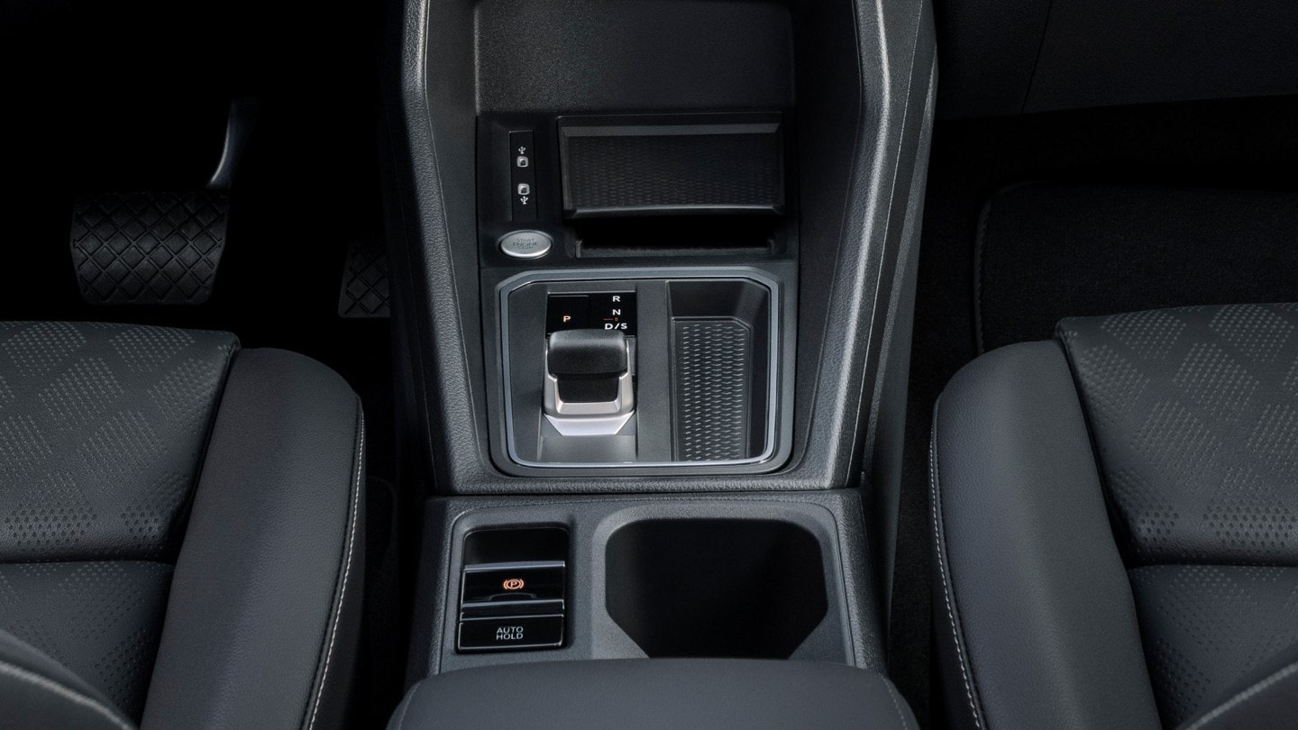 Ford Tourneo Connect, vue sur le poste de conduite avec console centrale en détail