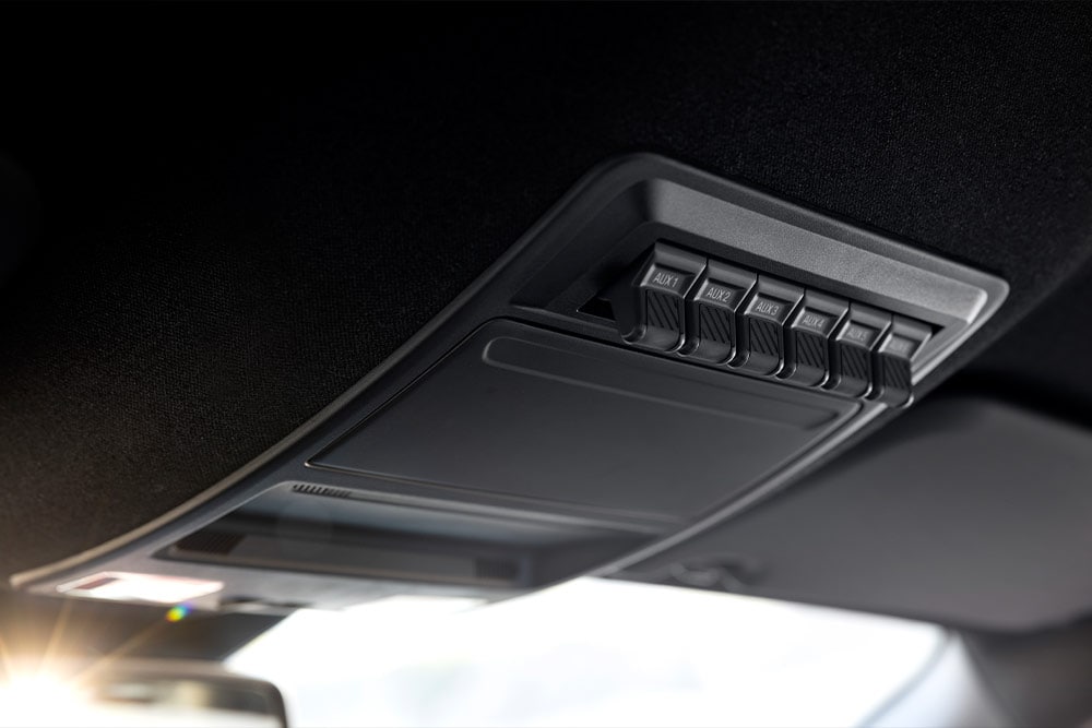Gros plan sur les interrupteurs Upfitter du Ford Ranger Raptor.