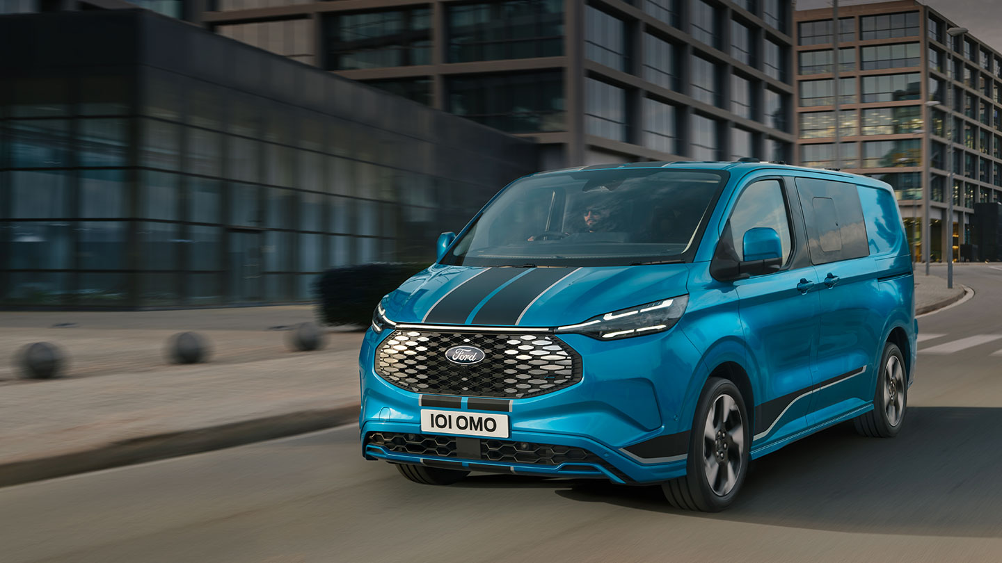 Ford E-Transit Custom Sport double cabine en fourgonnette bleue