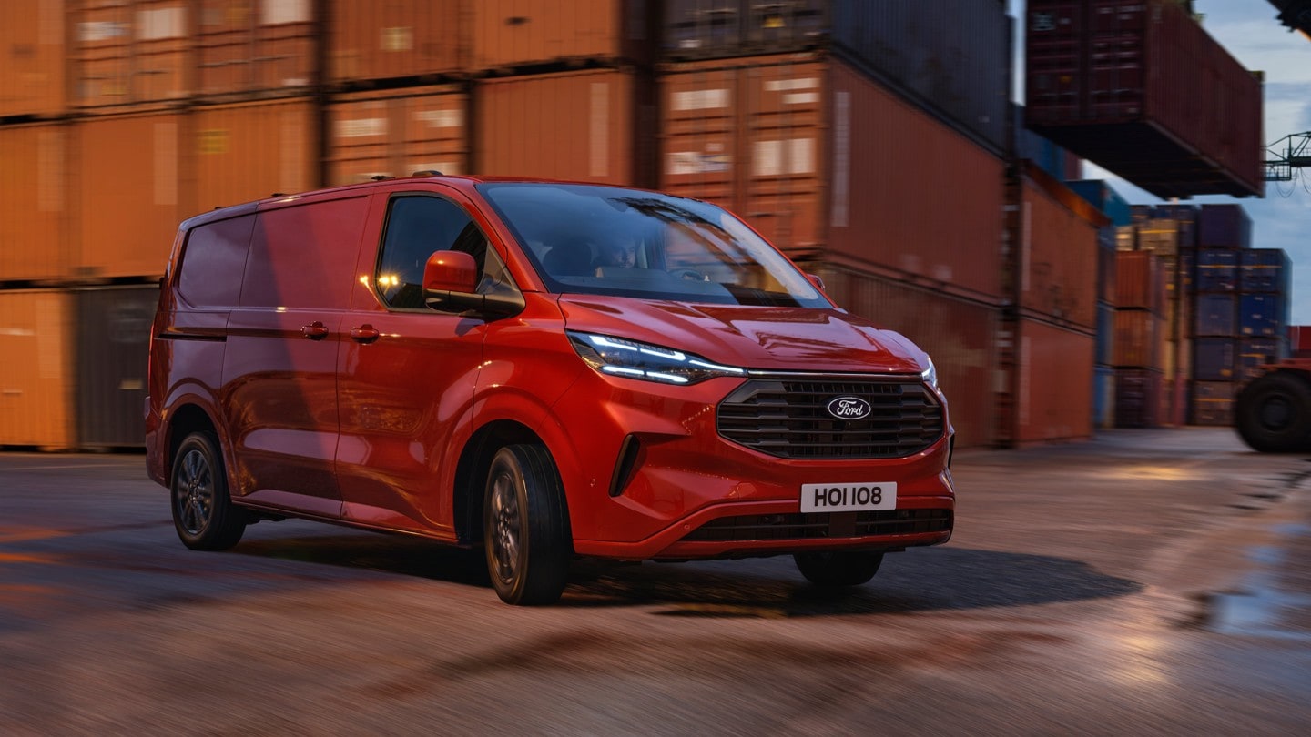 Ford Transit Custom couleur rouge