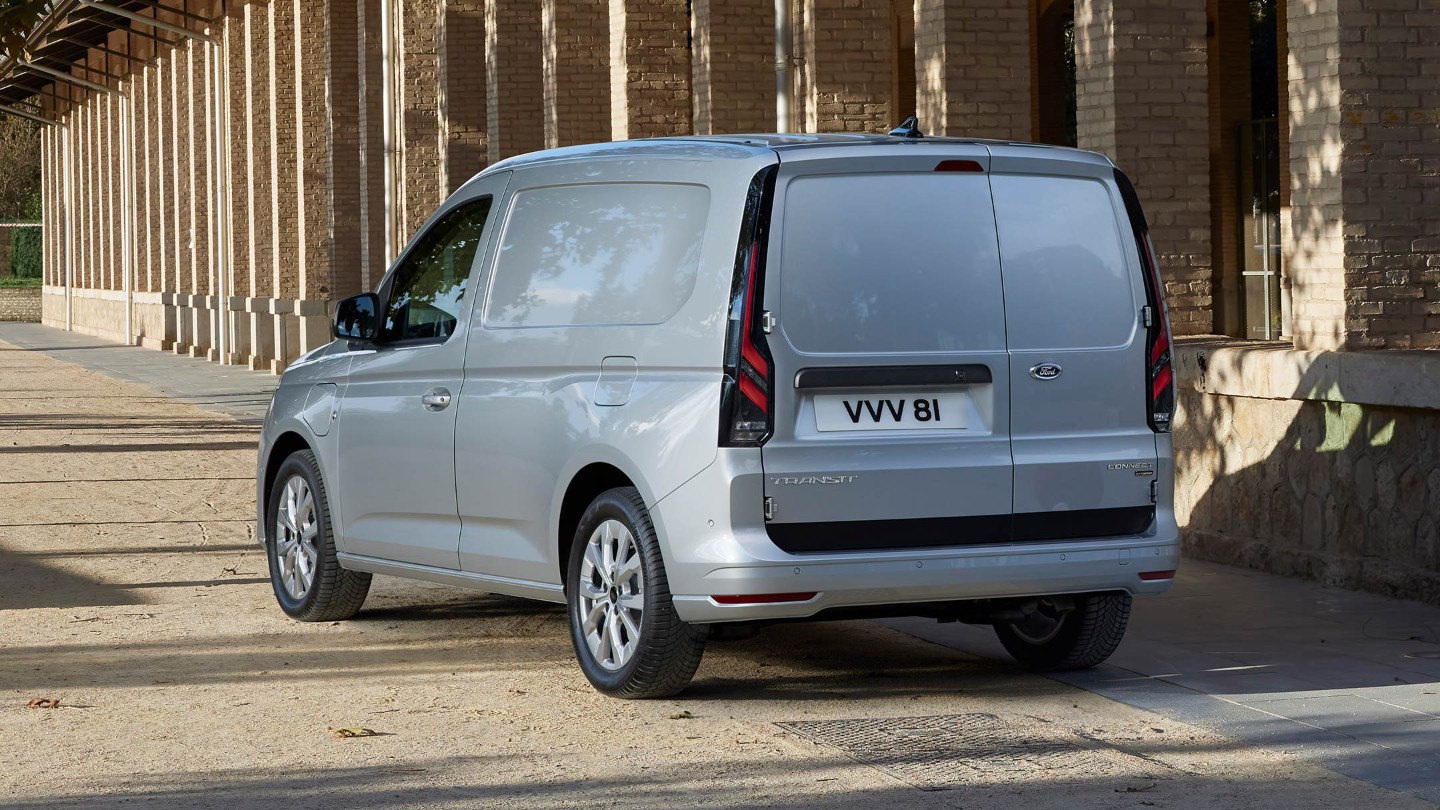 Vue arrière du Ford Transit Connect en Stardust Silver.