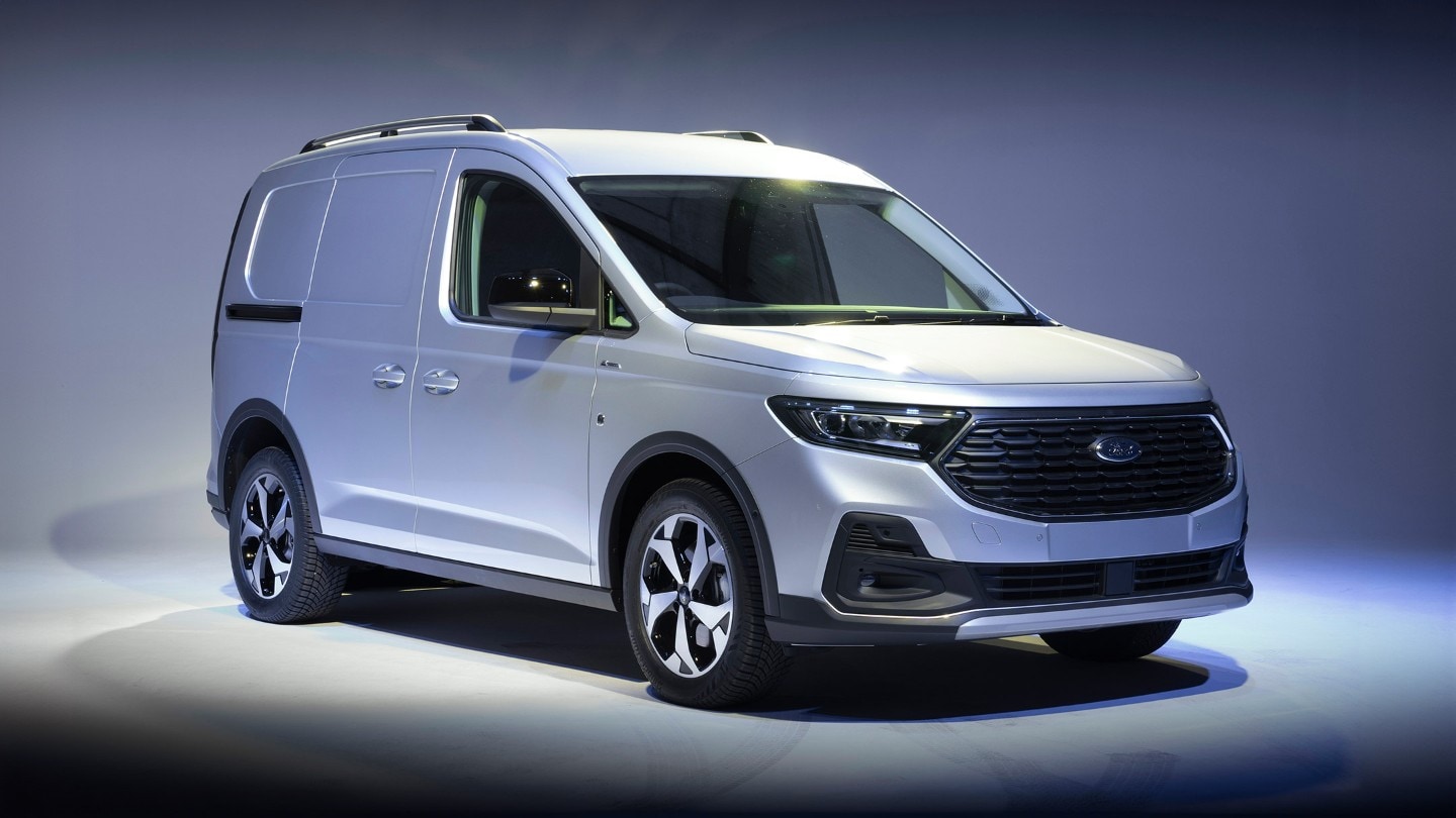 Ford Transit Connect Active en Stardust Silver avec pare-chocs Active, protection anti-encastrement et phares à LED. 
