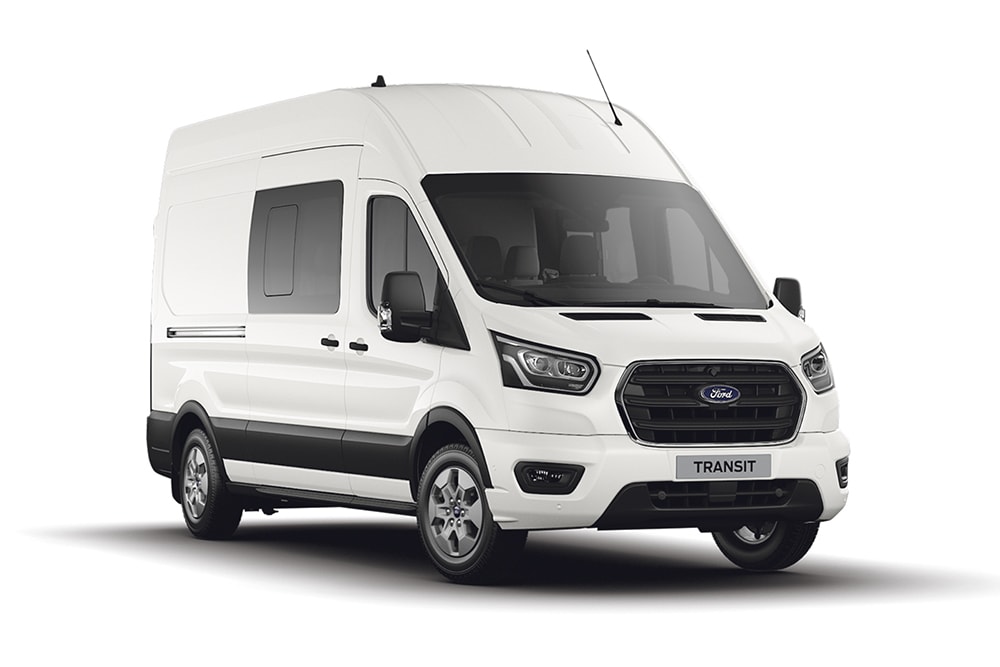 Ford Transit Fourgon Kombi de couleur blanche.