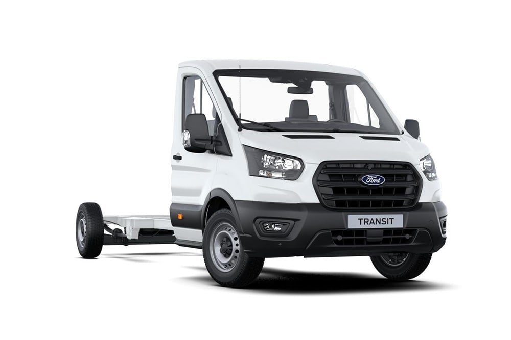 Fourgon châssis Ford Transit Skeletal de couleur blanche, sur fond blanc.