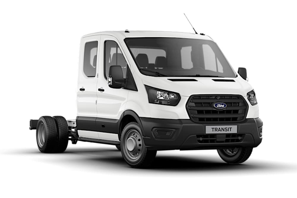 Fourgon Ford Transit Base à châssis double cabine de couleur blanche, sur fond blanc.