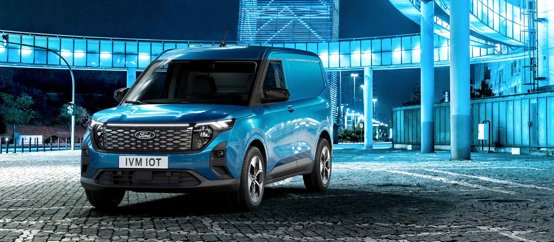 Ford E-Transit Courier couleur bleue – Vue de face