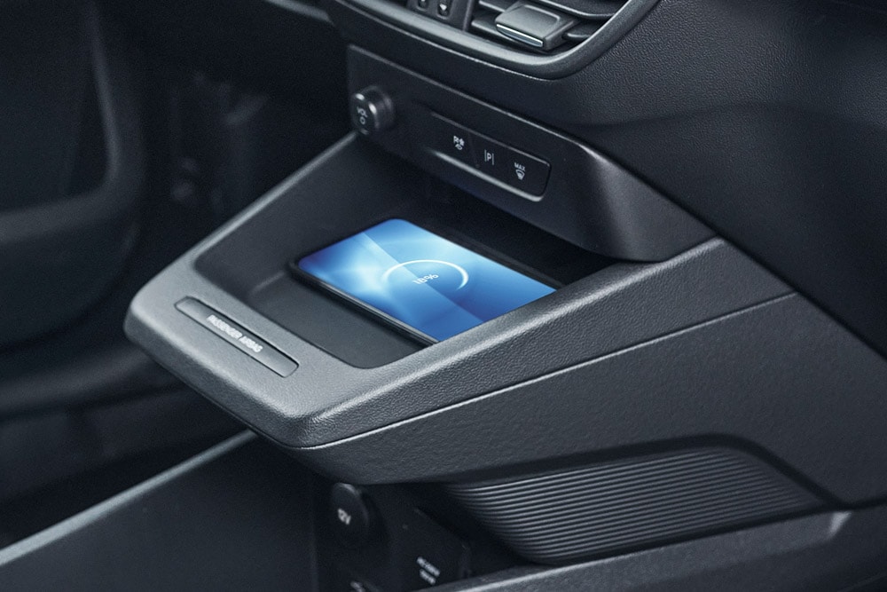 Ford E-Transit Courier – Station de recharge sans fil pour appareils mobiles