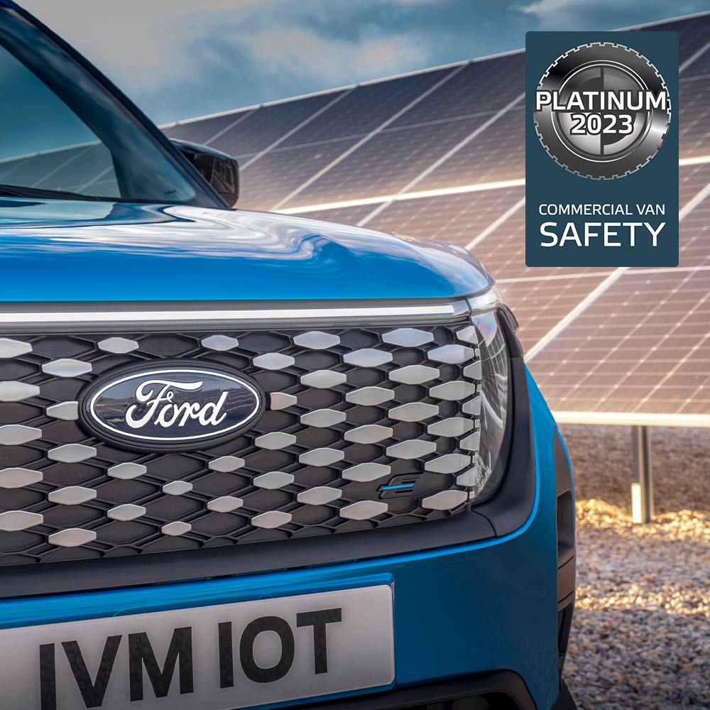 Ford E-Transit Courier couleur bleue – Calandre et distinction Euro NCAP